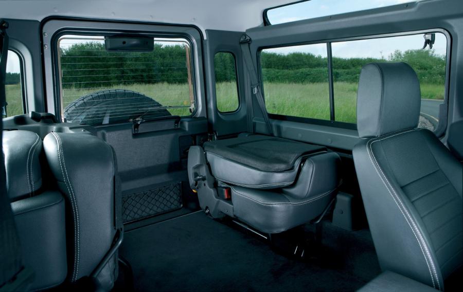  Land Rover Defender 2006 года  (фото 19 из 227)